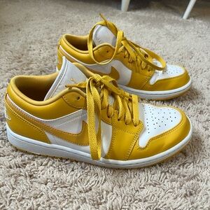 Nike Air Jordan’s low - University Gold